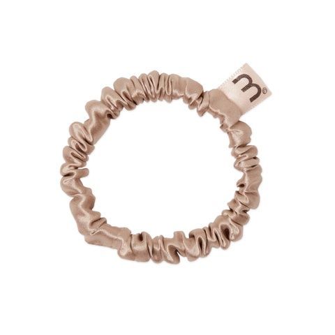MON MOU SILK SLIM SCRUNCHIE BEIGE Тонка бежева резинка з натурального шовку 1 шт